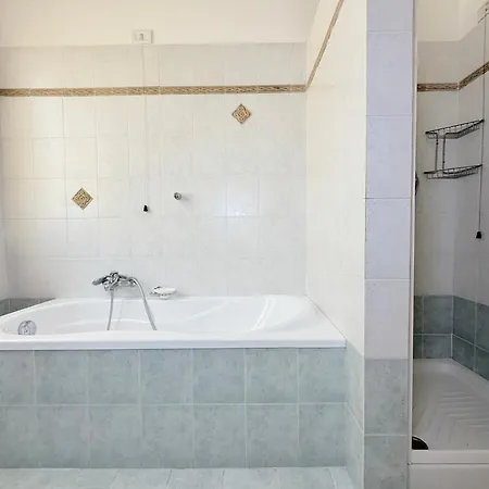 公寓 Se238 - Marotta, Quadrilocale Con Corte Privata *